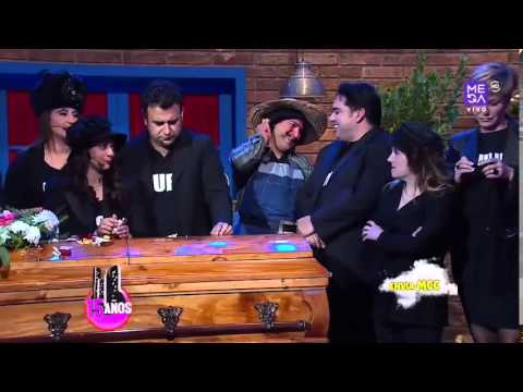 MCC Ruperto interrumpe un funeral - con Paulina Nin - Detras del muro