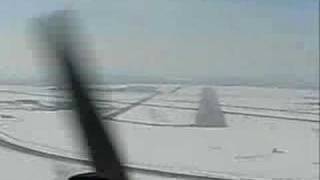 preview picture of video 'Cessna 172 landing at Janesville Airport'