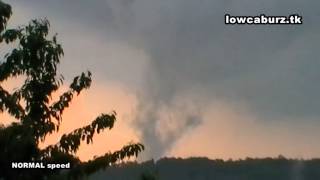 preview picture of video 'Formowanie się tornado czyli funnel cloud - Polska, pomorskie, Przywidz (2014.05.24)'