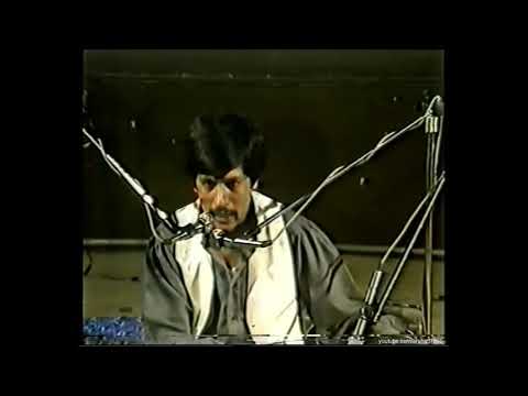 lah lai tein mundri meri live old video song by Atta Ullah Khan Esakhelvi