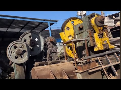 OLHA O QUE ENCONTREI NESSE FERRO VELHO CAÇANDO RELÍQUIAS MÁQUINAS