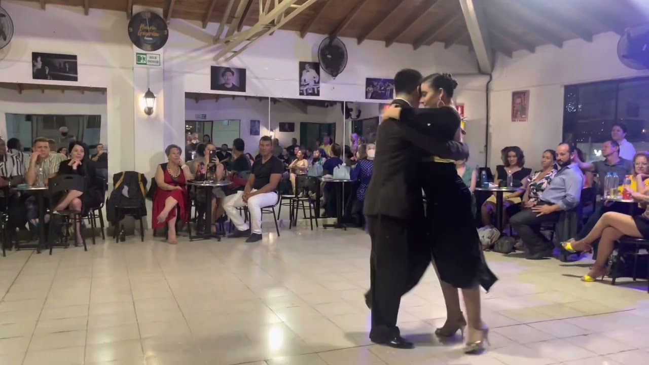 Vals : Mascarita                                Bailan: Edwin Espinosa y Alexa Yepes