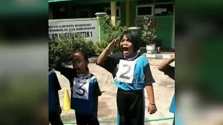 Download lagu Lucu bin kocak. Lomba lari Yg mengingat kan Mahfud MD Di kampung MADURA mp3