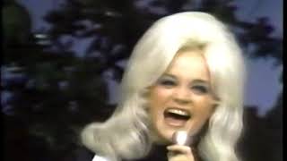 Barbara Mandrell - 1972 - Performing “Show Me”