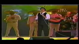 Juan Gabriel interpreta a Angélica María, &quot;Tu sigues siendo el mismo&quot;
