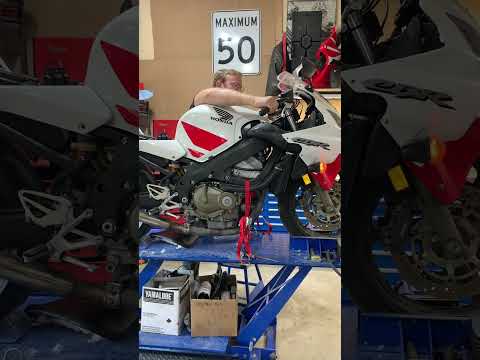 This CBR 600 f4i was sitting for 17 years. What does it take to get it running? #motorcycle #diy