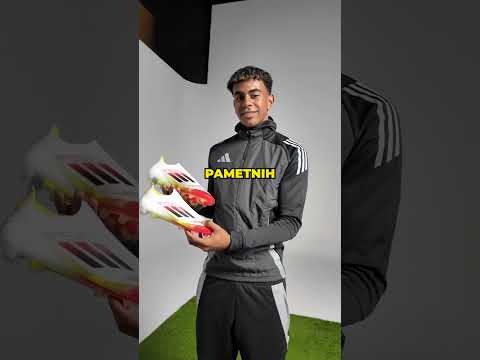 To rade fudbaleri sa svojim novim fudbalskim patikama