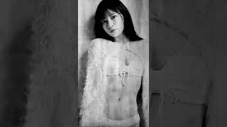 ?廣川奈々聖　水着カット