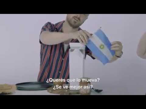 Aaron Paul (Jesse pinkman) come panqueques con dulce de leche