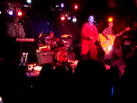 Red Elvises - Closet Disco Dancer