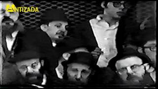 ניגון קול דודי דופק, בהתוועדות כ"ק הרבי מליובאוויטש - התמונה מוצגת ישירות מתוך אתר האינטרנט יוטיוב. זכויות היוצרים בתמונה שייכות ליוצרה. קישור קרדיט למקור התוכן נמצא בתוך דף הסרטון