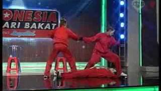 Download lagu fungky papua dancer.mp4 mp3