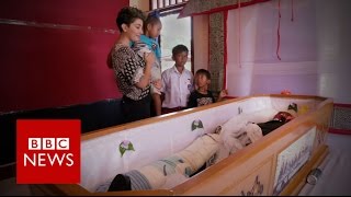 Living with the dead in Indonesia - BBC News
