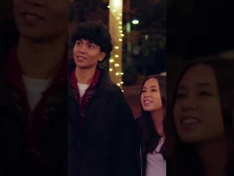 Lighting Up Kensington Market in Toronto with 5-Star Vibes!