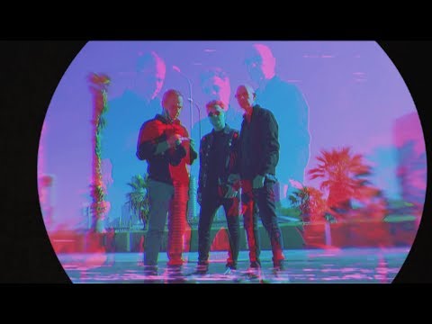 Video thumbnail for Ir Levana, Chaim Be’afor - עיר לבנה, חיים באפור
