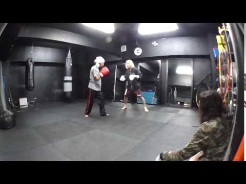 ジャブ受け返し　キックボクシングジムで楽しく簡単ダイエット 新宿スポーツジム