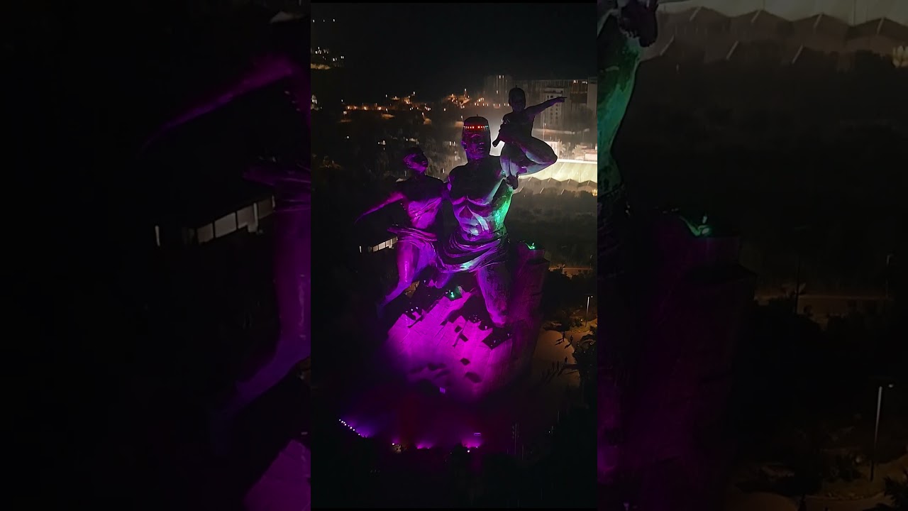 UNICEF illumine le Monument de la Renaissance en rose pour la Journée Internationale de la Fille