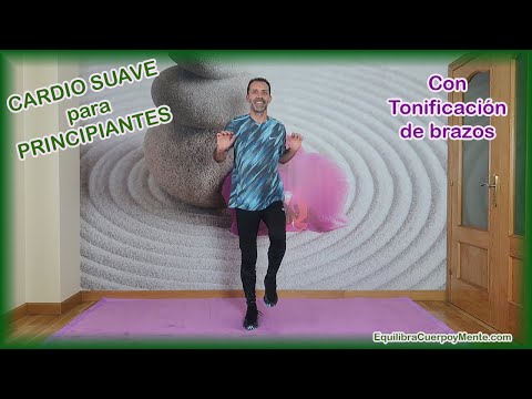 Ejercicios de cardio suave en casa para principiantes con tonificación de brazos.