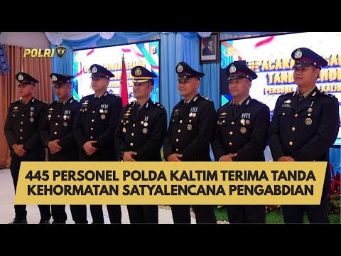 445 PERSONEL POLDA KALTIM TERIMA TANDA KEHORMATAN SATYALENCANA PENGABDIAN