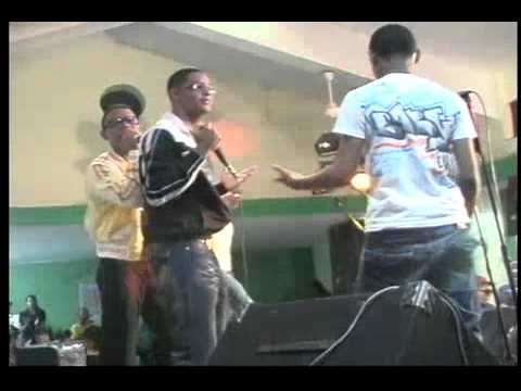 Frooms Family en Concierto-El Dembow de Cristo.mp4
