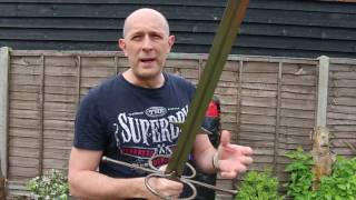 Close-in fighting with a Zweihander two-handed sword