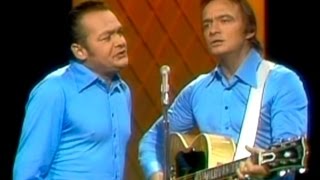 Wilburn Brothers - Give Me The Roses While I Live