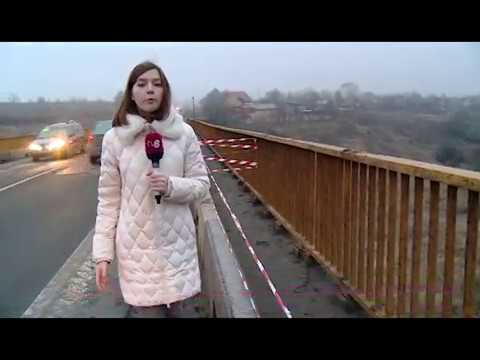 Podul din satul Budești a devenit periculos din cauza unei fisuri adânci și a parapetului distrus