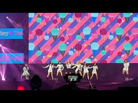 [180907] HallyuPopFest 2018 Momoland Part 2/9 - 짠쿵쾅 (Jjan Koong Kwang)