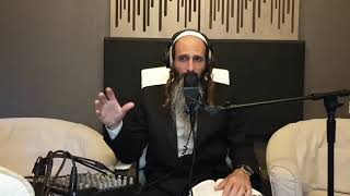 מלווה מלכא עם שי גז והרב מאור קריו אחרי מות קדושים תשפג (הרב מאור קריו) - התמונה מוצגת ישירות מתוך אתר האינטרנט יוטיוב. זכויות היוצרים בתמונה שייכות ליוצרה. קישור קרדיט למקור התוכן נמצא בתוך דף הסרטון