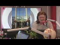 Urker vissers proberen gestrande collega vlot te trekken.