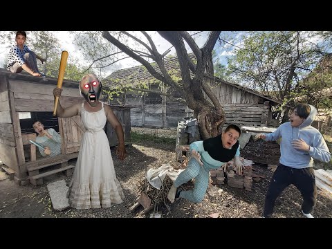 GRANNY SE POJAVILA NA SELU I NAPALA NAS SA PALICOM! *pokušala me uhvatiti i ubiti*