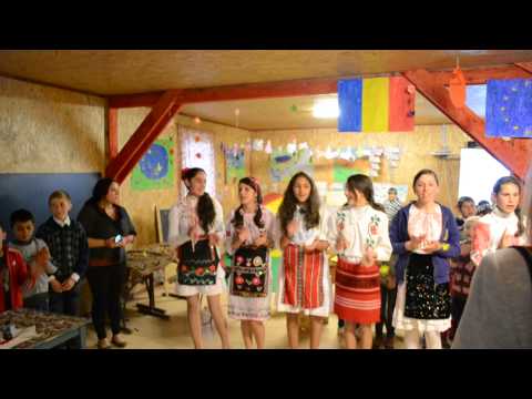 Copii din Stanisesti canta pentru ambasadorul Norvegiei