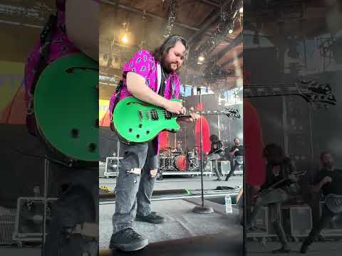 Mammoth's WVH solo for 'Another Celebration at the End of the World' in East Troy, WI USA - 7.19.25