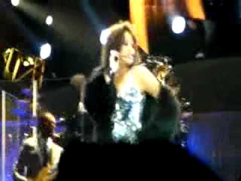 Whitney Houston Live @ the O2 London feat. for the lovers & I look to you