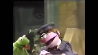 Classic Sesame Street - I Love My Elbows