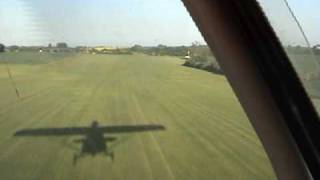 preview picture of video 'Microlight landing in Bedfordshire'
