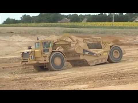 La décapeuse, utilisée pour le terrassement de la LGV SEA