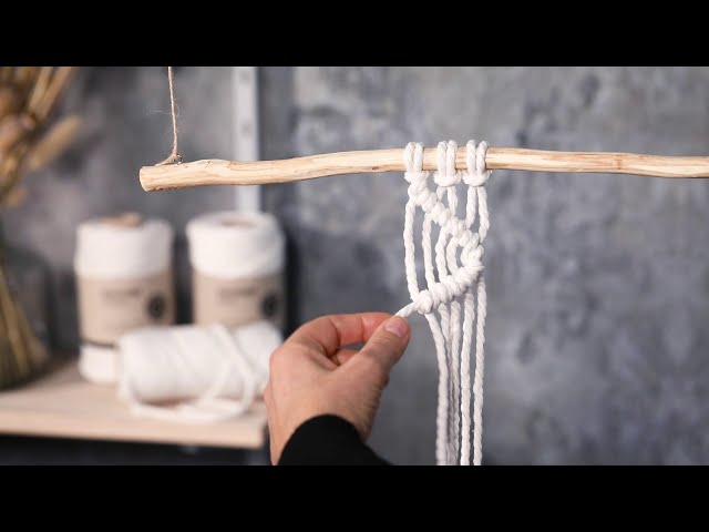 Video Teaser für How to tie a rib knot with macramé