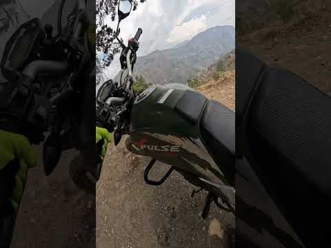 Luego de un descanso bajo un increíble árbol, sigo mi rumbo en moto a Choachí, Cundinamarca