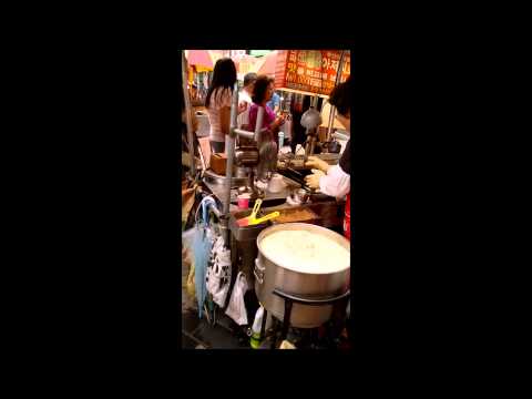 Hotteok making at Biff Square in Busan