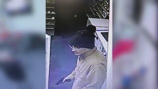 Police search for gunman who robbed CVS store in Elizabethton