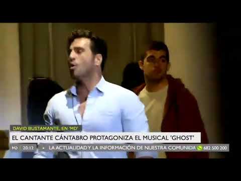 Bustamante canta la canción de ghost en ingles durante una entrevista