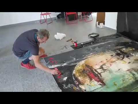 Едуард Бєльський підписує картину| Волинські Новини - YouTube