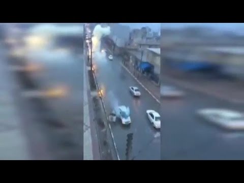 Błyskawica uderza w samochód
