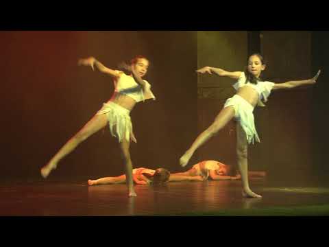 "Scena Zegarowa" z musicalu "Tryumf pana Kleksa" (Teatr Muzyczny w Poznaniu, 25.10.2021 r.)