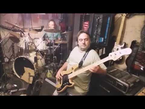 Testing  Fender jpj Mutant bass with GF RPE & GF Foot pedal.