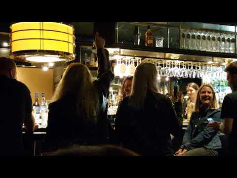 TEIL 2/2 Spontane Gesangseinlage von Dan Lucas, Paul Manzi und Tony O'Hora an der Hotelbar mit DON'T