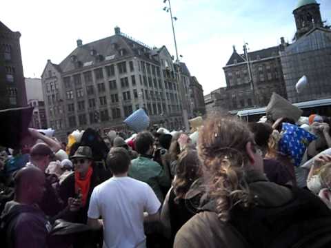 Amsterdam pillow fight 2011 (Dam Sq)