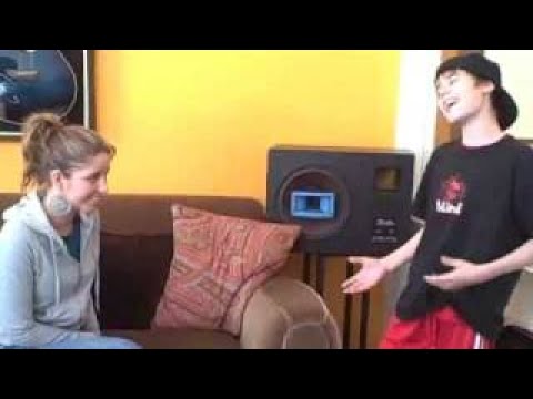 Justin flirting with Esmée Denters - Justin Singing