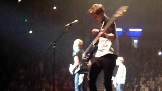 The Tide - Falling In Love Tonight Live